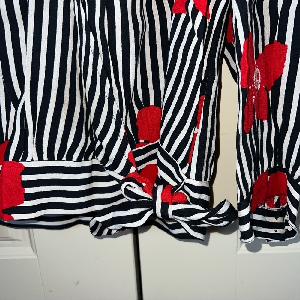 Madewell Black and Red Floral Wrap Blouse Top in Candied Orchids Size Small - Picture 7 of 12